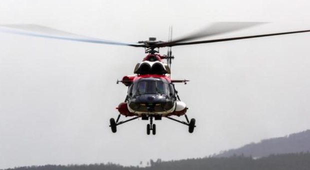 Travolta dal vortice dell'elicottero in atterraggio: muore in ospedale per le ferite