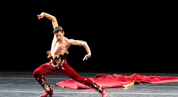 La star del Balletto spagnolo Sergio Bernal e l'étoile internazionale Liliana Cosi al Teatro dei 99 dell'Aquila