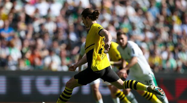 Bundesliga, annullato il rigore al Borussia Dormtund dopo il gol di Sabitzer: cosa è successo