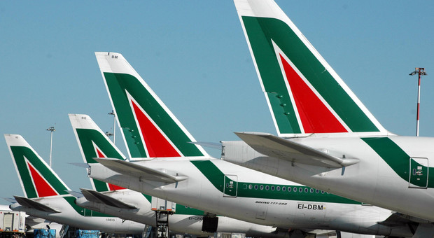 Caso Alitalia, nuovo piano: alleanza tra pubblico e privato