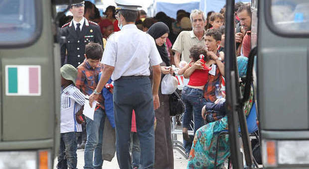 Migranti, arrivati altri 91 nel Casertano: scoppia il caso dei minori