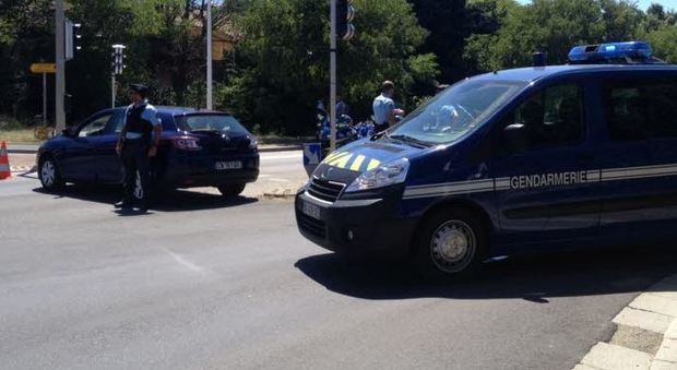 Francia ancora nel terrore, si arrende l'uomo armato barricato in un hotel vicino ad Avignone