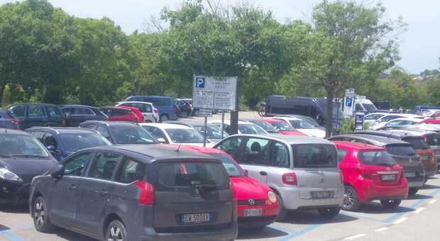 Il parcheggio a Portonovo è già un problema