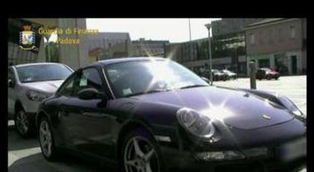 La Porsche filmata dalla Finanza