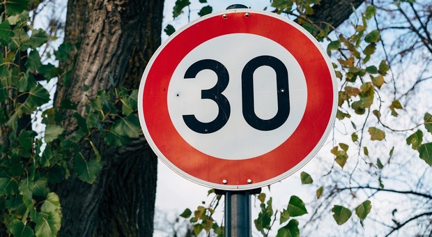 Limite di velocità a 30 all'ora in centro - Foto di Markus Winkler da Pixabay