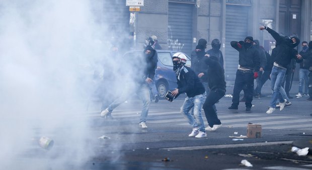 Scontri a Napoli, manifestanti scarcerati: Salvini: Mi auguro pene esemplari