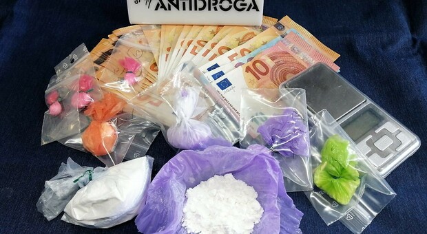 Pusher italiano spacciava la cocaina con il suo "marchio" di fabbrica: arrestato