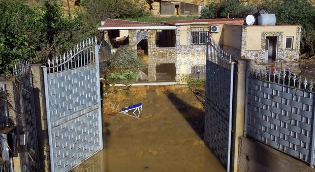 Casteldaccia, l'ira del sindaco di Altavilla: «Sul letto del fiume tutte case abusive»
