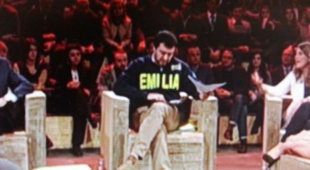Salvini a Ballarò con la felpa "Emilia": su Twitter si arrabbiano i romagnoli