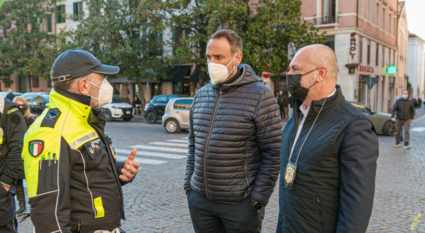 Il sindaco Mario Conte con il comandante della polizia urbana Andrea Gallo