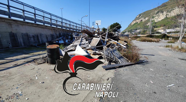 Scoperta discarica abusiva a ridosso della Tangenziale di Napoli