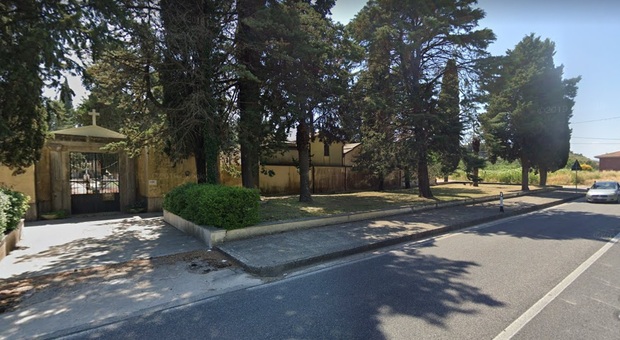 L'incidente nei pressi del cimitero di Itri, foto Google Maps