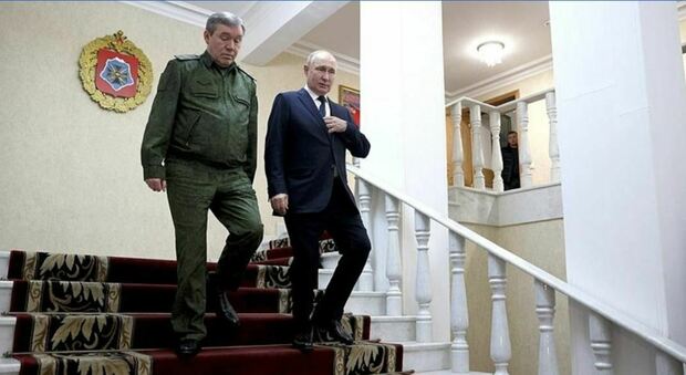 Putin fra i soldati in prima linea a Rostov sul Don: generali spronati a respingere l'esercito ucraino