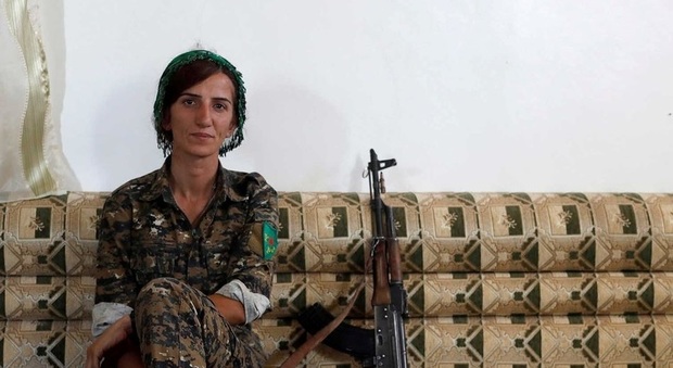 Siria, il ritratto di una combattente curda