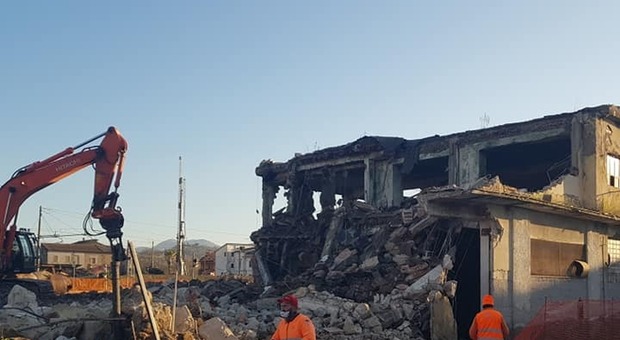 Napoli, abusi edilizi: la commissione urbanistica chiede la sospensione delle diffide