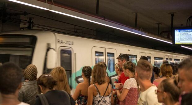 Metro A chiusa tra Ottaviano-Battistini per controlli sulle linee elettriche, sabato mattina nel caos