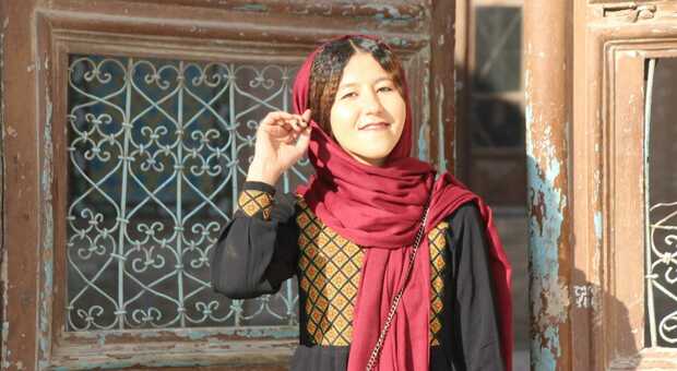 Prima guida turistica donna in Afghanistan, Fatima arriva nel Maceratese
