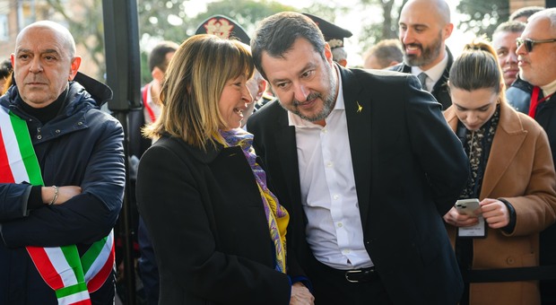 Il ministro Matteo Salvini e Donatella Tesei alla stazione di Ponte San Giovanni