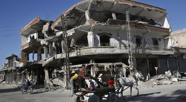 Siria, attacco ai ribelli: «A Duma oltre 100 morti, usate armi chimiche»