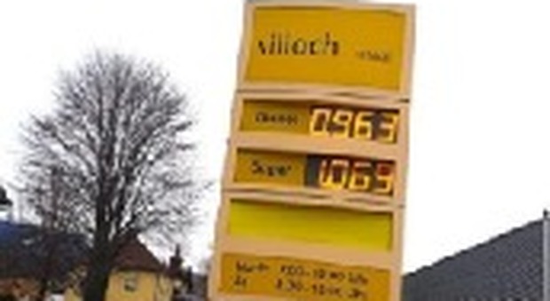 In Austria crolla il prezzo della benzina. Brennero stop ai treni internazionali