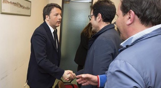 Renzi incontra i lavoratori Whirpool-Indesit e promette un tavolo per salvare i posti