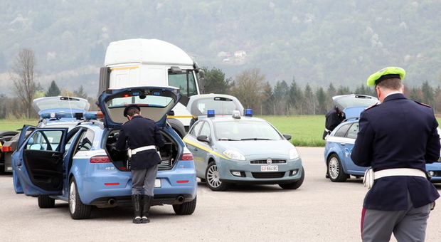 Guida un camion da 26mila kg senza la patente "adatta": rischia una multa fino a 30mila euro