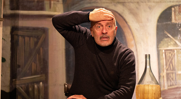 Nuovo Teatro Sancarluccio, torna in scena «Forse una farsa» di Tato Russo