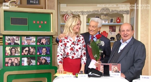 I Fatti Vostri: Michele Guardì si scusa con Laura Forgia e le dona una rosa rossa in diretta