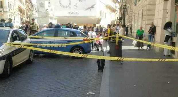 Roma, allarme bomba in piazza di Spagna: ma era il trolley di una turista giapponese