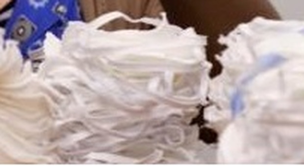 Frosinone, centinaia di mascherine non sicure in vendita con un ricarico del 300%: sequestro e denunce
