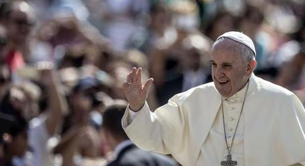 Vaticano, il papa alla Caritas: «Per immigrazione servono politiche organiche e lungimiranti»