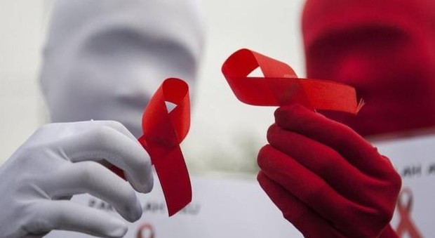 Aids, Unicef: «Ogni 2 minuti un giovane contagiato»