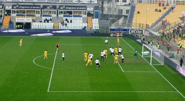 La Ternana lotta, soffre e vince espugnando Parma per 3 a 2. Successo dedicato a Falletti
