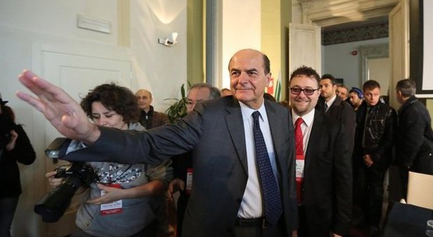 Manovra, Bersani: è contro la Costituzione. Speranza, consultare iscritti, la minoranza lavora a documento