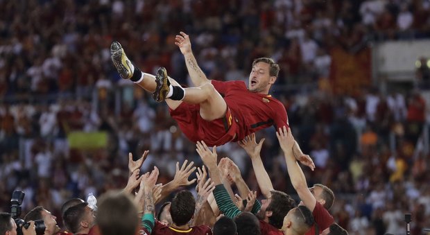 Roma, Totti: «Nuove emozioni, vivrò un derby da un'altra prospettiva. Sarà una festa»