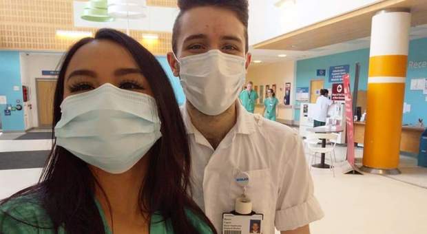 Coronavirus Inghilterra, l'infermiere italiano: «Mascherine vietate fuori dai reparti: qui hanno preso il virus alla leggera»