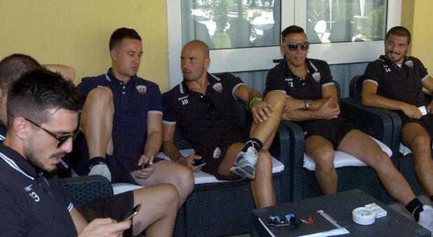 I giocatori dell'Ascoli durante il raduno all'Hotel Villa Picena