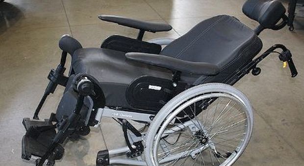 Furto in casa: 46enne ruba la carrozzella elettrica a un disabile