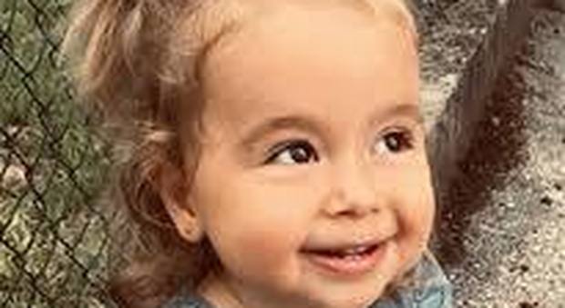 La piccola Elena Amicarelli morta a due anni di un tumore al cervello
