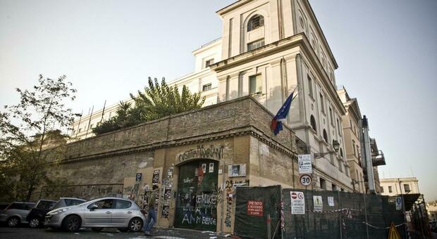 Liceo Cavour Roma, lo studente trans e il compito rifiutato: «Io umiliato, si vada fino in fondo»