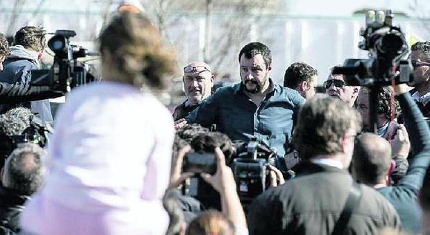 Raggi-Salvini, botta e risposta sui rom: braccio di ferro sulle misure da adottare
