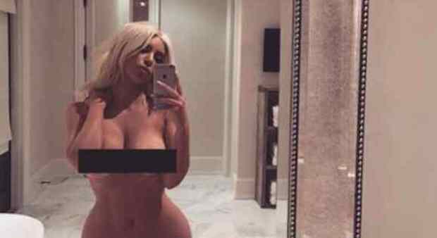 Kim Kardashian nuda su Instagram, il selfie è super hot