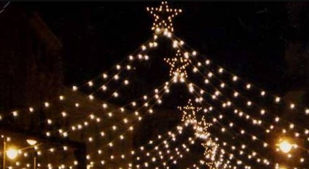 Pianura si accende con le luminarie, commercianti si autotassano per Natale