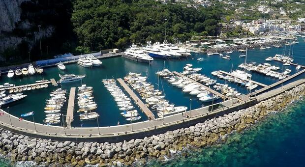 Il porto turistico di Capri