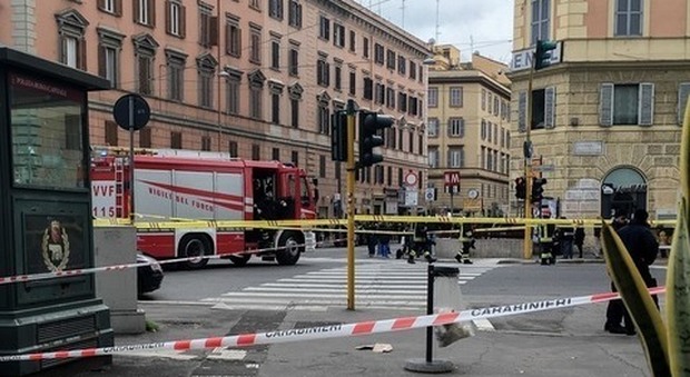 Roma, zaino sospetto alla stazione Ottaviano: chiusa la metro, artificieri in azione