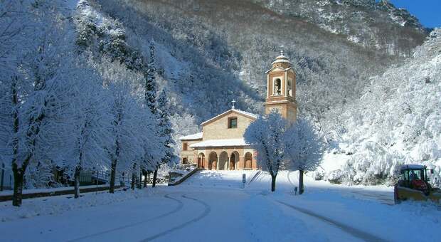 Il santuario della Madonna dell'Ambro a Montefortino