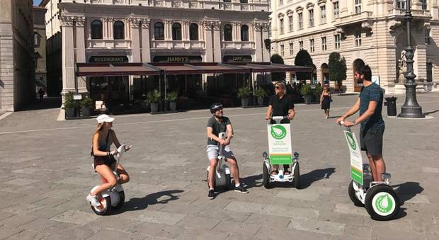 Due ruote da guidare in piedi: è "on wheel" il nuovo turismo in città