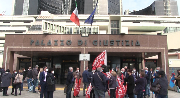Riforma Cartabia, lavoratori della Giustizia in piazza a Napoli: «Servono almeno 400 assunzioni»