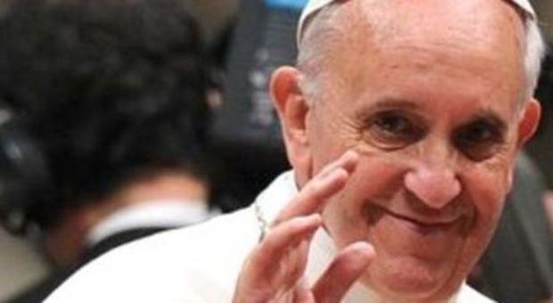 Papa Francesco ironico: "Non esistono mogli o mariti perfetti. Figuriamoci le suocere..."