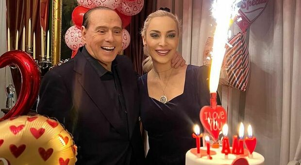 Marta Fascina posta una foto con Berlusconi per San Valentino: «Il nostro amore non svanirà mai»